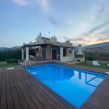 Georges Villa Galaxidi, Family, Pool And Garden Exterior foto