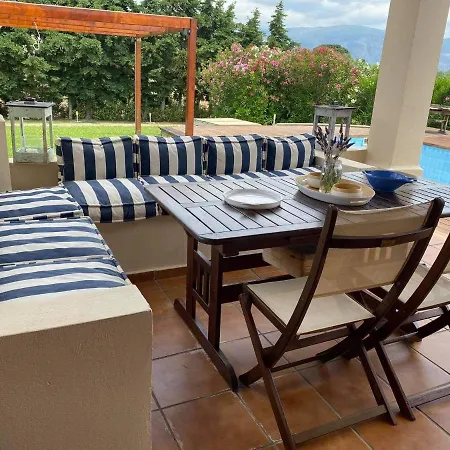 Georges Villa Galaxidi, Family, Pool And Garden Exterior foto