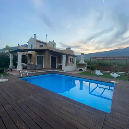 Georges Villa Galaxidi, Family, Pool And Garden Exterior foto